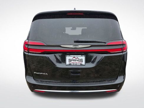 Used 2023 Chrysler Pacifica Touring-L FWD image 5