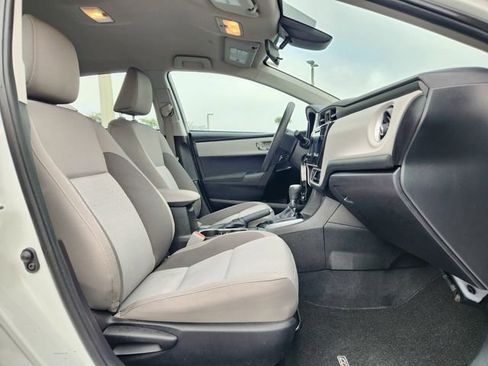 Used 2018 Toyota Corolla LE image 19