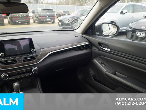 Used 2025 Nissan Altima 2.5 SV image 18