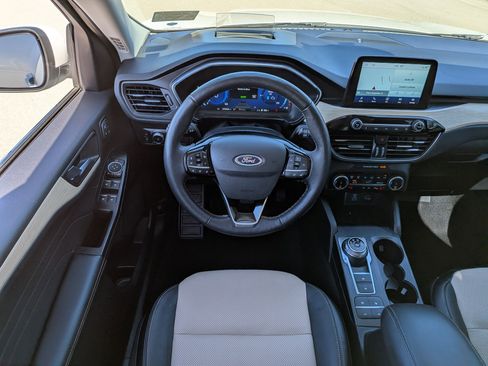 Used 2022 Ford Escape Titanium w/ Titanium Premium Package image 21