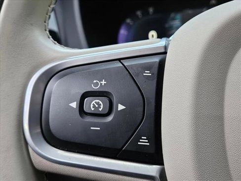 Used 2022 Volvo XC60 B5 Momentum w/ Climate Package image 14