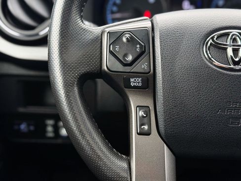 Used 2017 Toyota Tacoma TRD Off-Road image 15