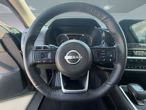Used 2024 Nissan Pathfinder SL FWD image 14