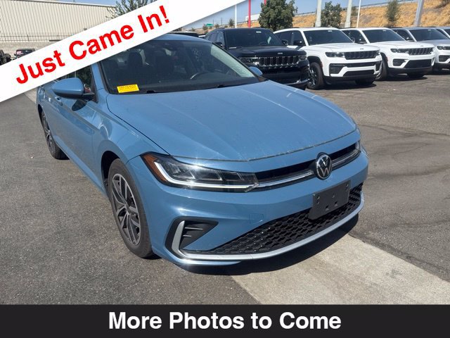 Used 2025 Volkswagen Jetta SE FWD image 8
