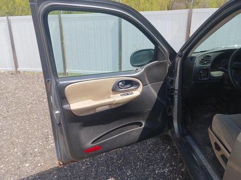 Used 2005 Chevrolet TrailBlazer LS w/ LS Preferred Equipment Group AWD/4WD image 34