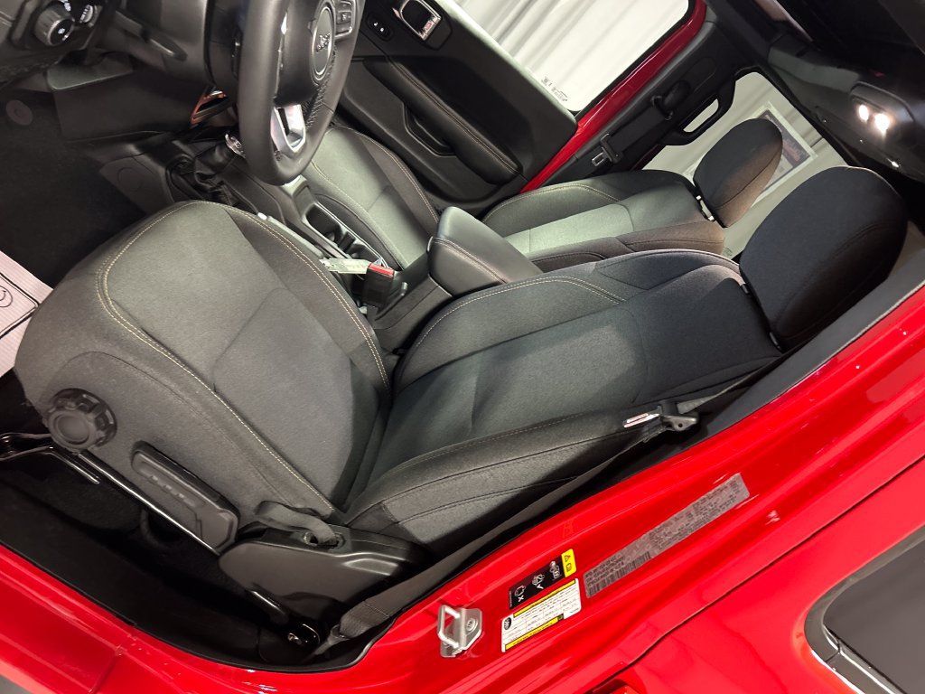 Used 2026 Jeep Wrangler Unlimited Sahara AWD/4WD image 12