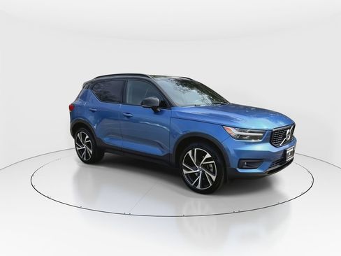 Used 2021 Volvo XC40 T5 R-Design AWD/4WD image 2