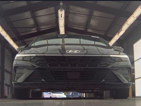 Certified 2025 Hyundai Elantra SEL FWD image 3
