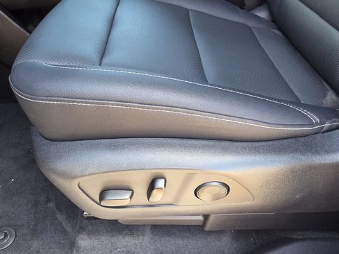 Used 2024 Chevrolet Traverse LT AWD/4WD image 20