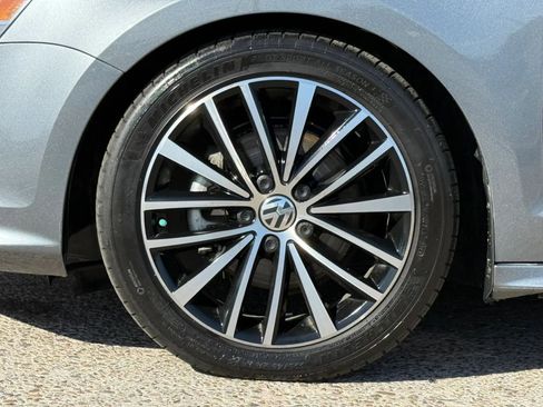 Used 2016 Volkswagen Jetta Sport FWD image 28