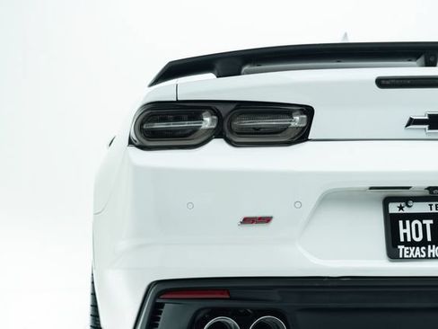 Used 2019 Chevrolet Camaro SS RWD image 17