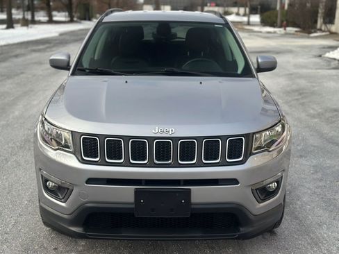 Used 2017 Jeep Compass Latitude image 3