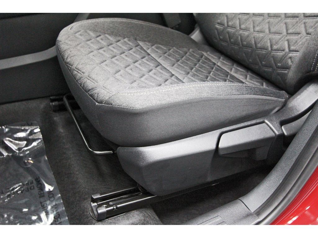 Used 2026 Nissan Kicks SV FWD image 27