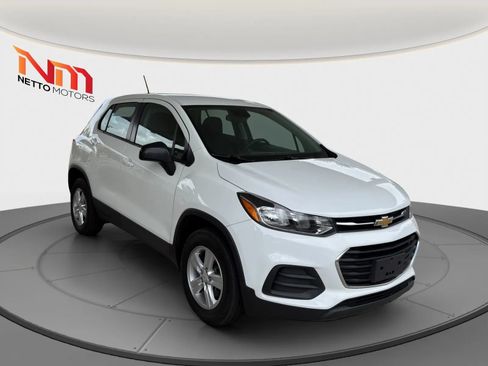 Used 2018 Chevrolet Trax LS AWD/4WD image 7