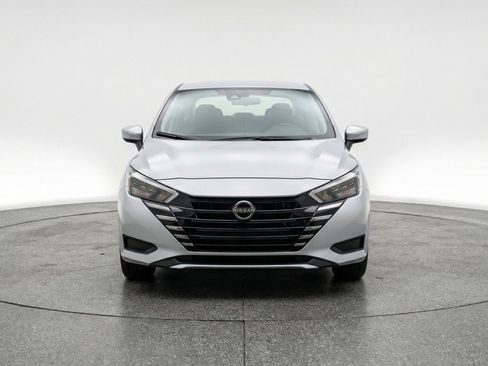 Used 2025 Nissan Versa SV image 2