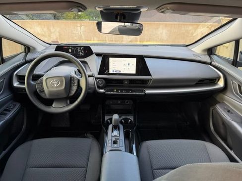 Used 2025 Toyota Prius LE FWD image 15