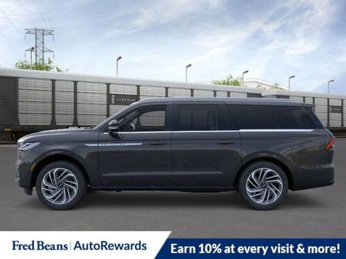 New 2026 Lincoln Navigator L Reserve AWD/4WD image 3