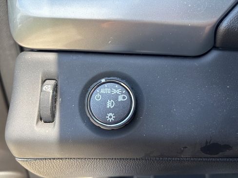 Used 2020 Chevrolet Suburban Premier image 40