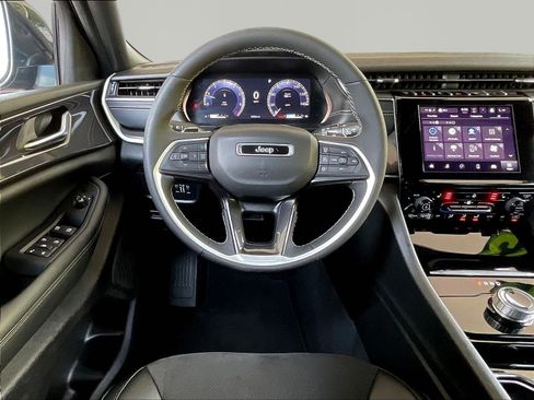 Used 2023 Jeep Grand Cherokee L Laredo AWD/4WD image 8