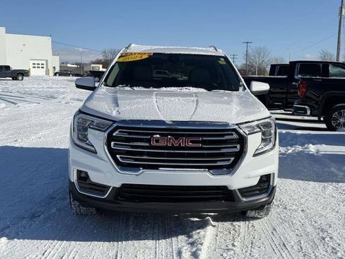 Used 2024 GMC Terrain SLT image 3