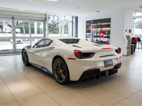 Used 2018 Ferrari 488 Spider RWD image 18
