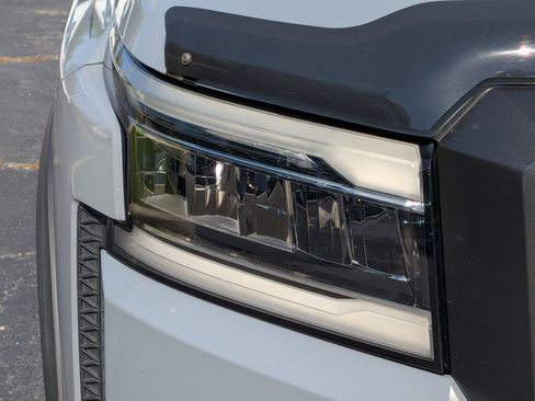 Used 2023 Nissan Frontier PRO-4X w/ Pro Convenience Package AWD/4WD image 10