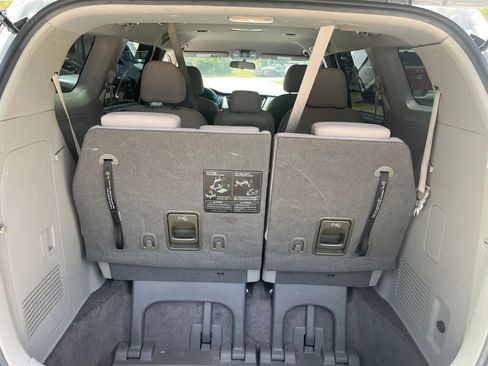 Used 2019 Kia Sedona LX FWD image 27