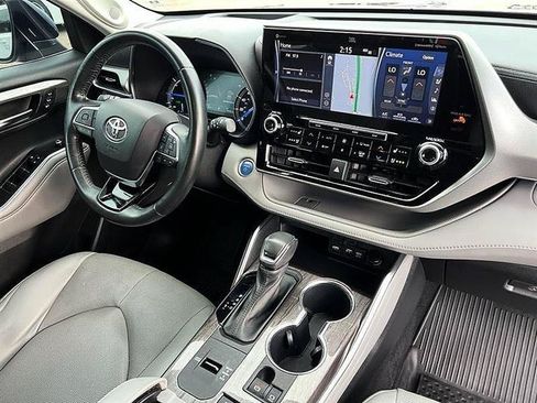 Used 2021 Toyota Highlander Platinum FWD image 21