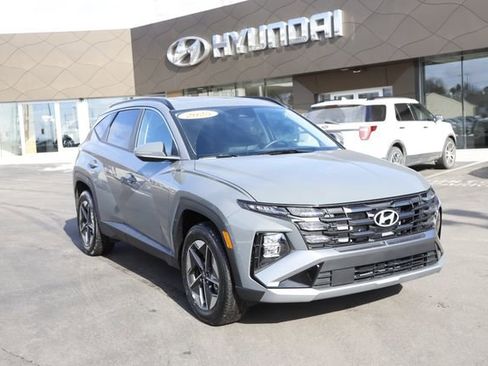 Certified 2025 Hyundai Tucson SEL image 1