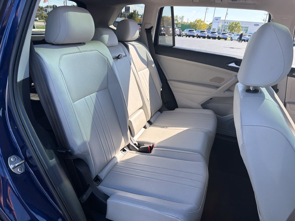 Certified 2022 Volkswagen Tiguan SE w/ Panoramic Sunroof Package AWD/4WD image 24