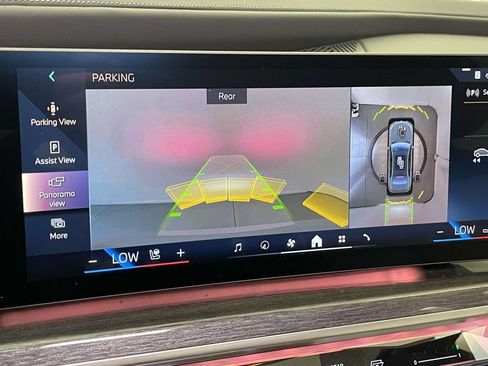 Used 2023 BMW 740i w/ Parking Assistance Package RWD image 24