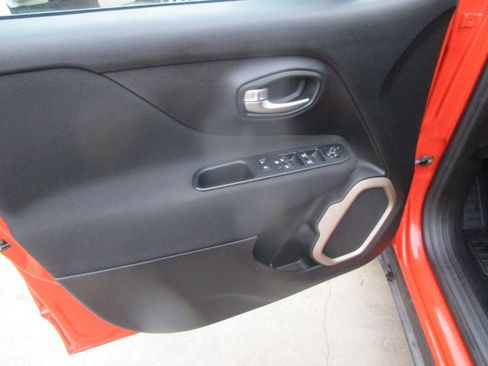 Used 2017 Jeep Renegade Latitude image 13