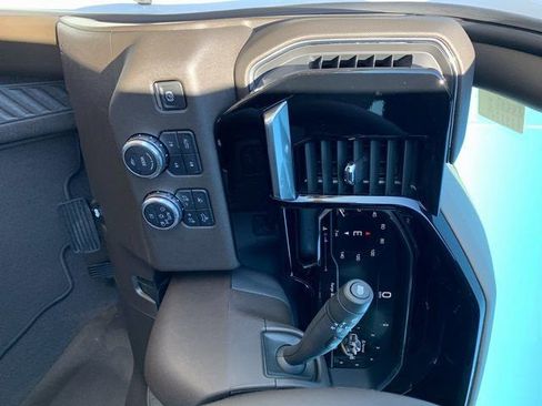 New 2025 GMC Sierra 2500 SLT w/ SLT Convenience Package image 17