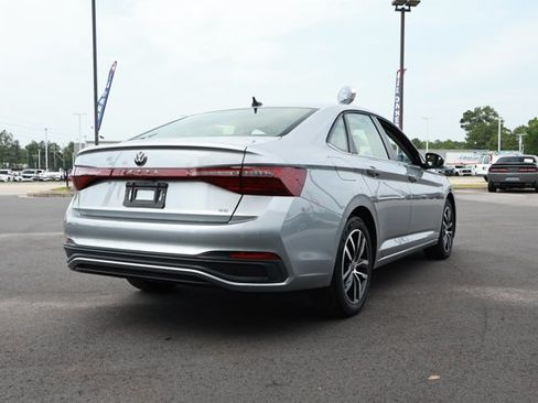 Used 2025 Volkswagen Jetta SE FWD image 6
