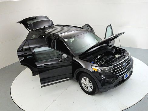 Used 2023 Ford Explorer XLT image 16