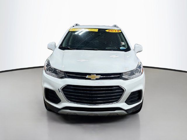 Used 2019 Chevrolet Trax LT w/ LT Convenience Package AWD/4WD image 3