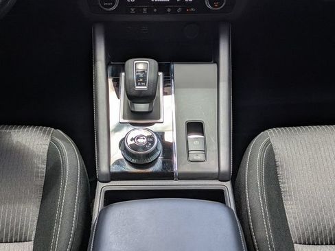 Used 2024 Mitsubishi Outlander ES FWD image 19
