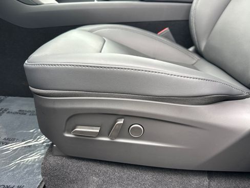 Used 2026 Tesla Model Y 2WD image 14