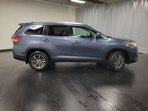 Used 2019 Toyota Highlander XLE AWD/4WD image 9