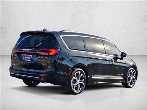 New 2026 Chrysler Pacifica Pinnacle image 9