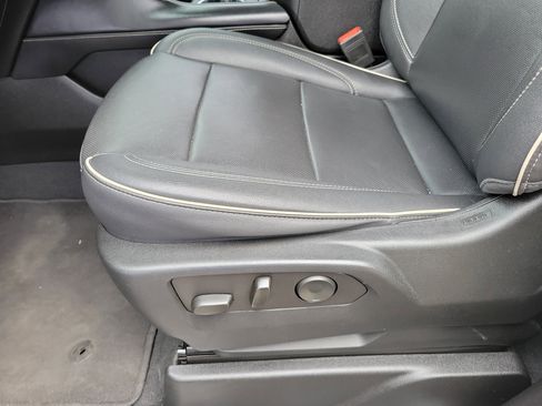 Used 2023 Chevrolet Suburban Premier image 5