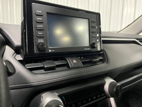 Used 2020 Toyota RAV4 LE image 8