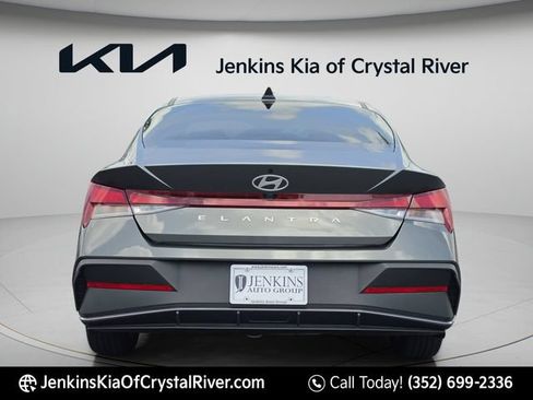 Used 2024 Hyundai Elantra SEL FWD image 8