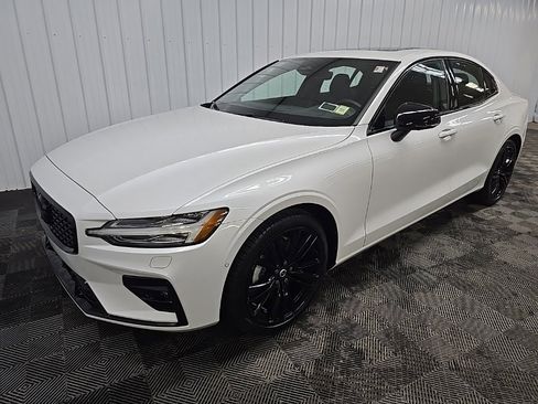 Used 2024 Volvo S60 B5 Plus w/ Climate Package image 8