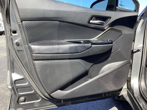 Used 2019 Toyota C-HR XLE FWD image 24