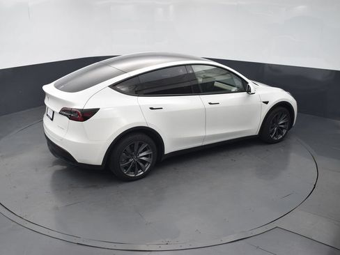 Used 2022 Tesla Model Y Long Range AWD/4WD image 36