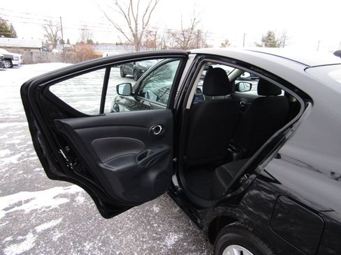 Used 2019 Nissan Versa SV image 12