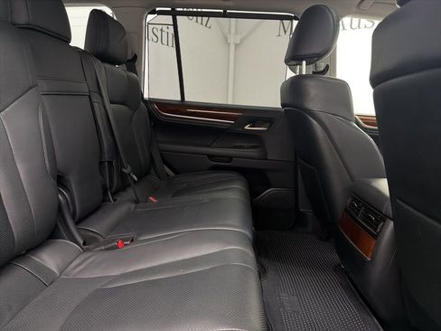 Used 2020 Lexus LX 570 4WD w/ Luxury Package image 28