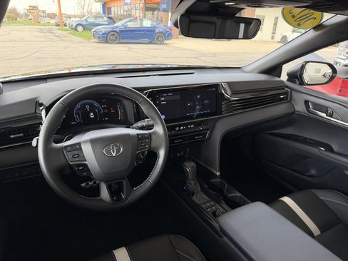 Used 2025 Toyota Camry SE w/ Multimedia Upgrade Package image 9