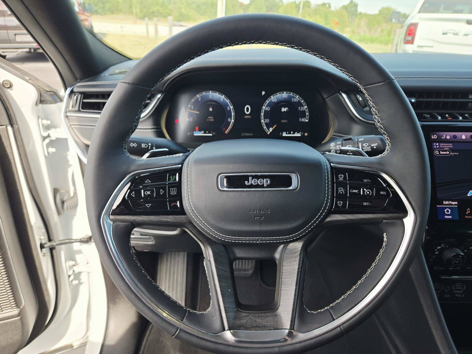 Used 2025 Jeep Grand Cherokee Overland AWD/4WD image 21